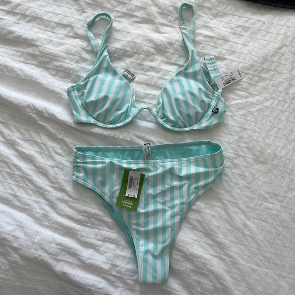 Mint Blue Underwire Triangle Bikini Top and bottoms - Picture 1 of 9